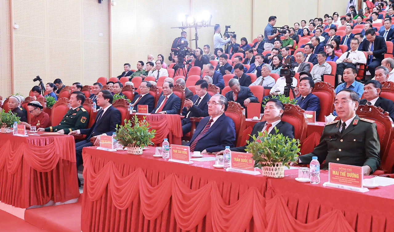 Các đại biểu tham dự lễ kỷ niệm.