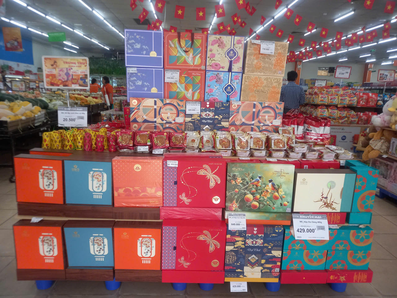 Các sản phẩm bánh Trung thu được Đoàn công tác kiểm tra theo Kế hoạch (Ảnh: Hoàng Giang)