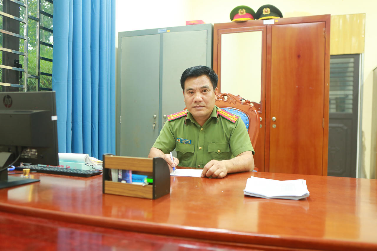 Thượng tá Hoàng Vũ Hùng, Trưởng Công an xã Phúc Lộc, tỉnh Thái Nguyên (Ảnh: Tuấn Anh)