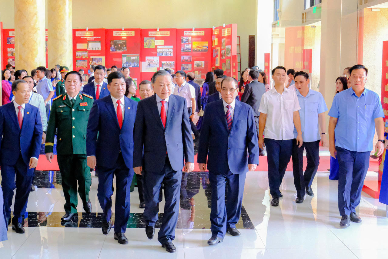 Tổng Bí thư, Chủ tịch nước Tô Lâm và các vị lãnh đạo, nguyên lãnh đạo Đảng, Nhà nước... tới dự Lễ. Ảnh: Đông Bắc.