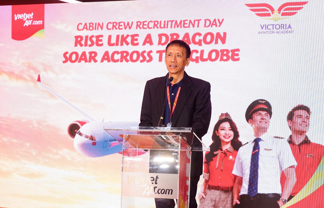 Tổng giám đốc Vietjet Nguyễn Thanh Sơn cho biết gia nhập Vietjet sẽ tạo cơ hội cho các bạn trẻ được làm việc trong một môi trường quốc tế