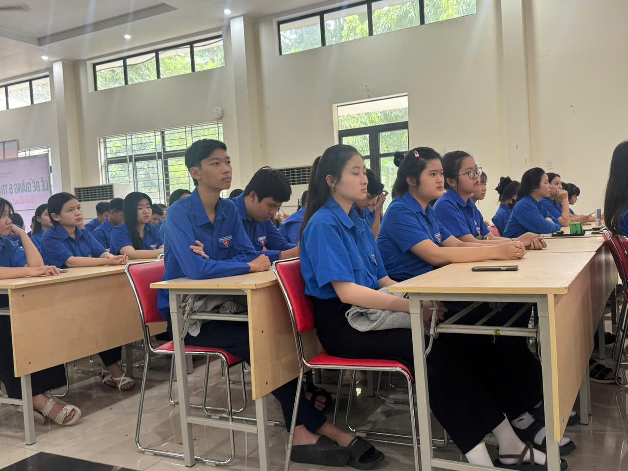 Khoảng 350 sinh viên tham dự phiên toà giả định. Ảnh: Tiến Dũng.