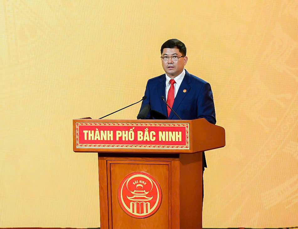 Đồng chí Nguyễn Hồng Thái - Uỷ viên Trung ương đảng, Bí thư tỉnh uỷ Bắc Ninh phát biểu. (Ảnh Đông Bắc).