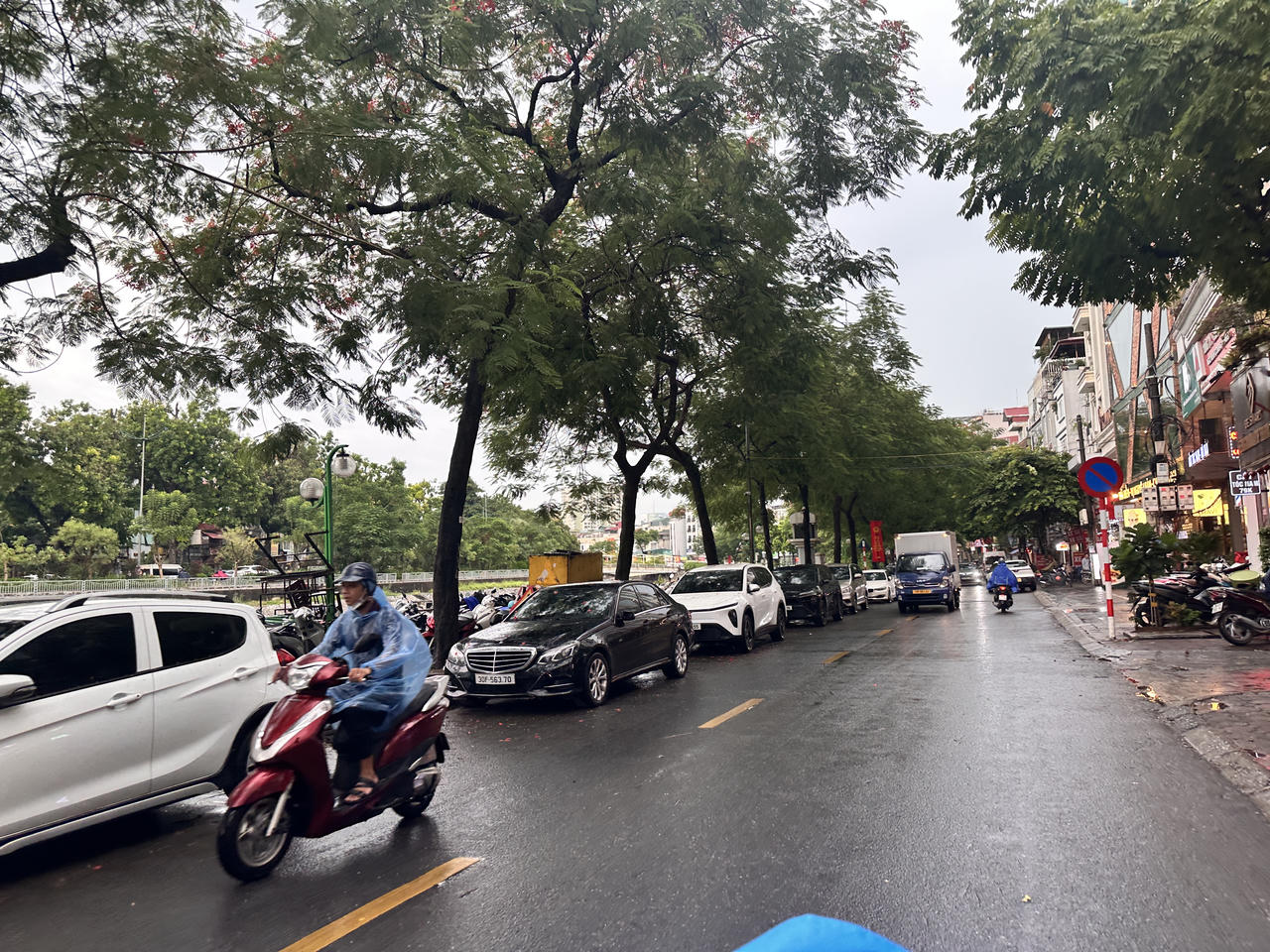 Thời tiết ngày 19/9: Bắc Bộ mưa rải rác, Trung Bộ, Nam Bộ mưa rất to