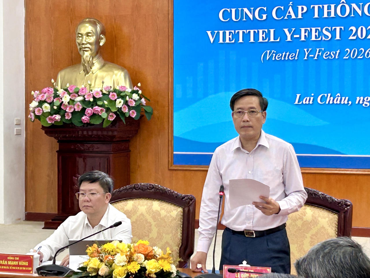 Ông Lê Đức Dục - Ủy viên Ban Thường vụ Tỉnh ủy, Trưởng Ban Tuyên giáo Tỉnh ủy, Phó Trưởng Ban Tổ chức phát biểu tại buổi họp. (Ảnh: Tống Bao)