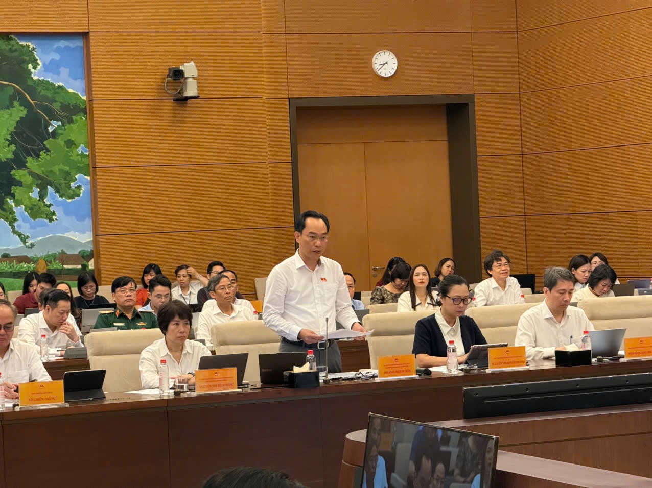 Nhiều vấn đề trọng tâm tại phiên giải trình của Bộ trưởng Bộ Giáo dục và Đào tạo