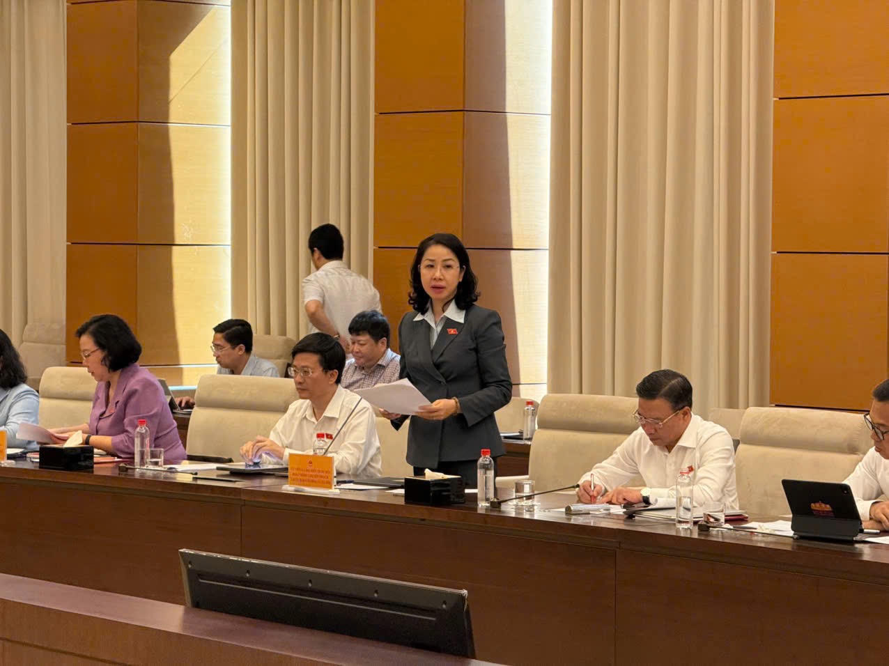 Nhiều vấn đề trọng tâm tại phiên giải trình của Bộ trưởng Bộ Giáo dục và Đào tạo