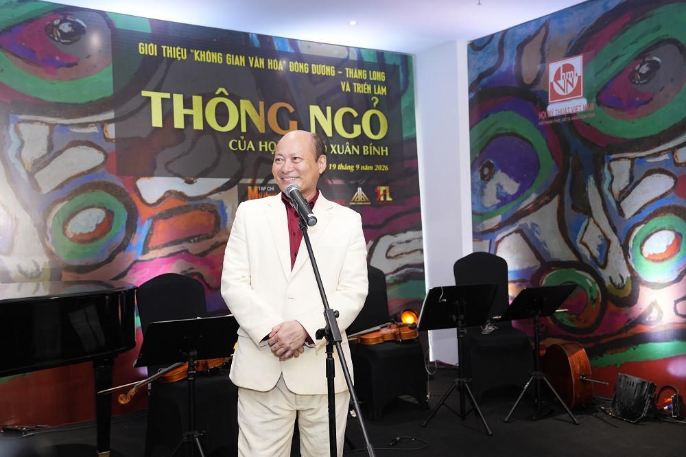 GS. họa sĩ Ngô Xuân Bính chia sẻ về "Thông ngỏ) (Ảnh P.V).