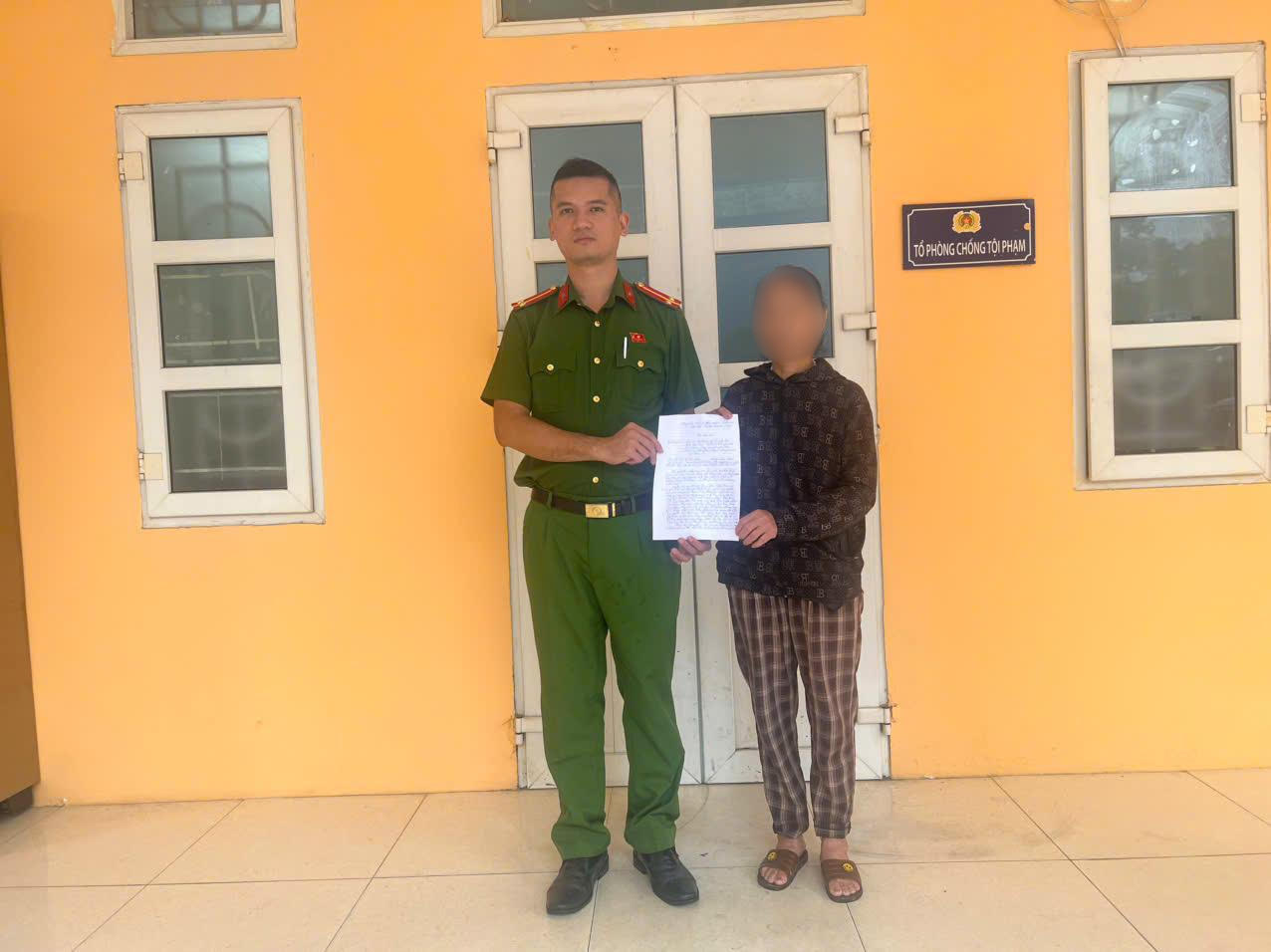 Gần 24 giờ truy xét, Công an xã Yên Bài thu hồi 60 triệu đồng trao trả người dân