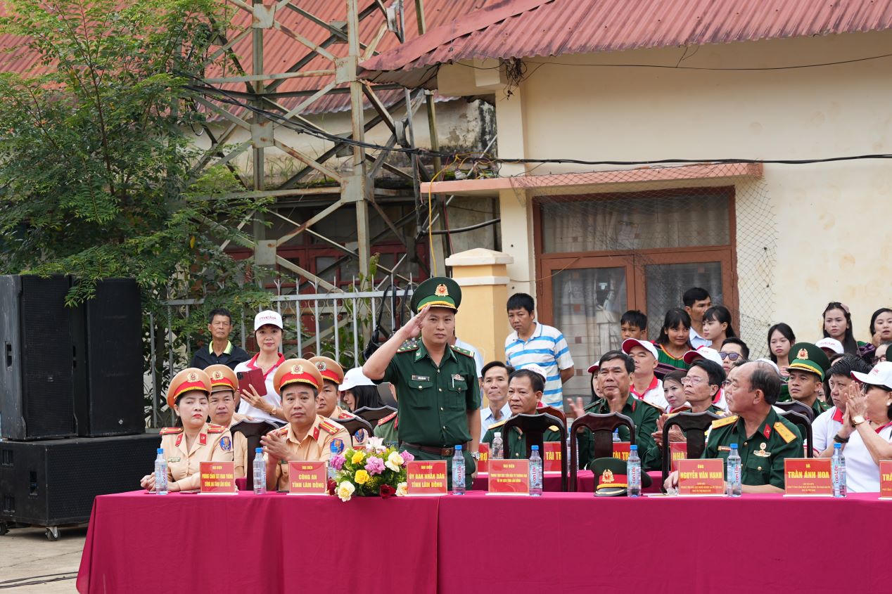 Caravan mùa 4: Hàng loạt hoạt động ý nghĩa nơi biên cương