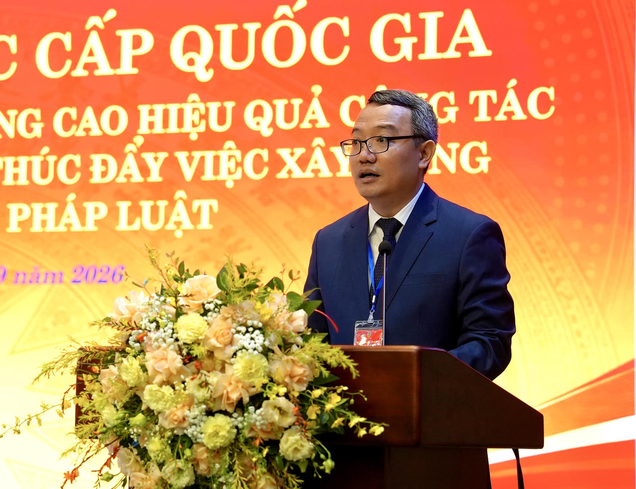 Cục trưởng Cục Kiểm tra văn bản và Tổ chức thi hành pháp luật (Bộ Tư pháp) Hồ Quang Huy tuyên bố lý do và giới thiệu đại biểu.