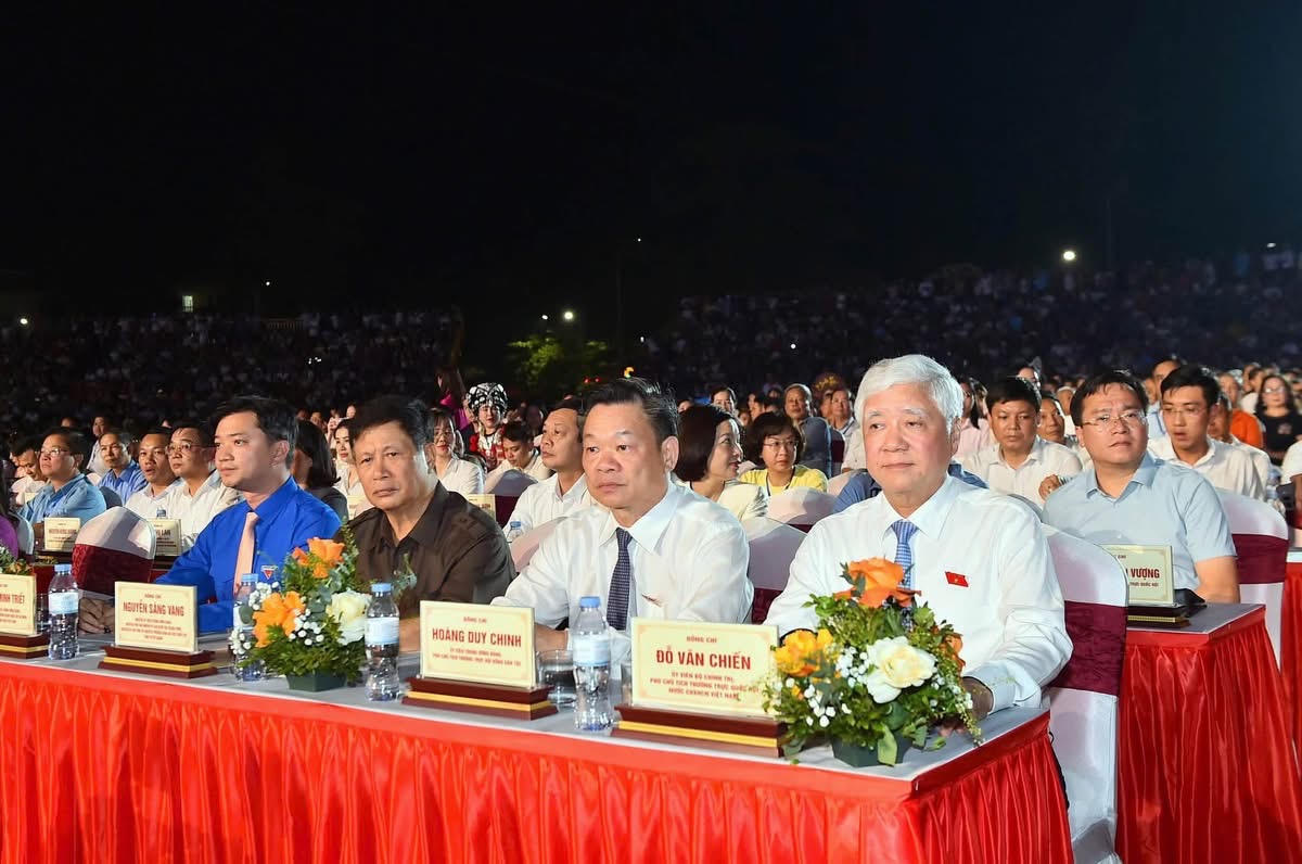 Các đại biểu tham dự tại buổi lễ. (Ảnh: BTQ)