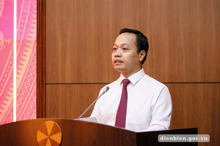 Bí thư Tỉnh ủy Điện Biên Trần Tiến Dũng phát biểu tại hội nghị