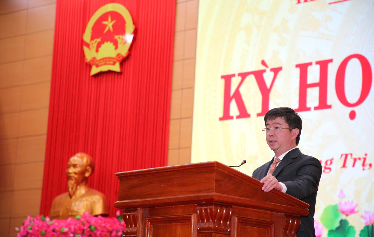 Tân Chủ tịch UBND tỉnh Quảng Trị Bùi Hoàng Phương phát biểu nhận nhiệm vụ tại kỳ họp. (Ảnh: H.G)