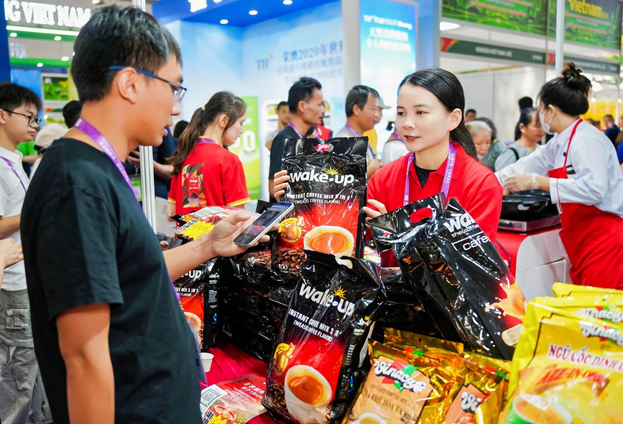 Khách hàng quốc tế trải nghiệm các sản phẩm của Masan Consumer.