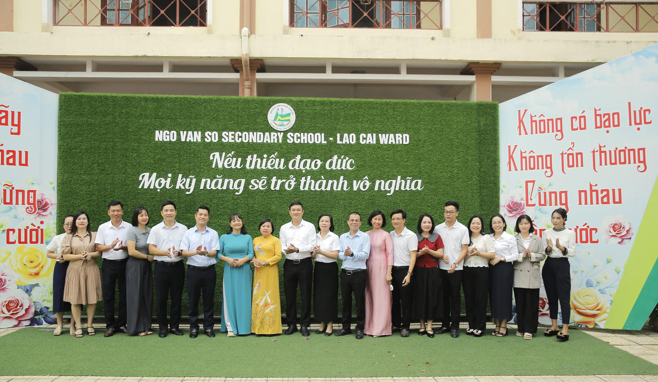 Các đại biểu chụp ảnh lưu niệm (Ảnh: Trường Hải)