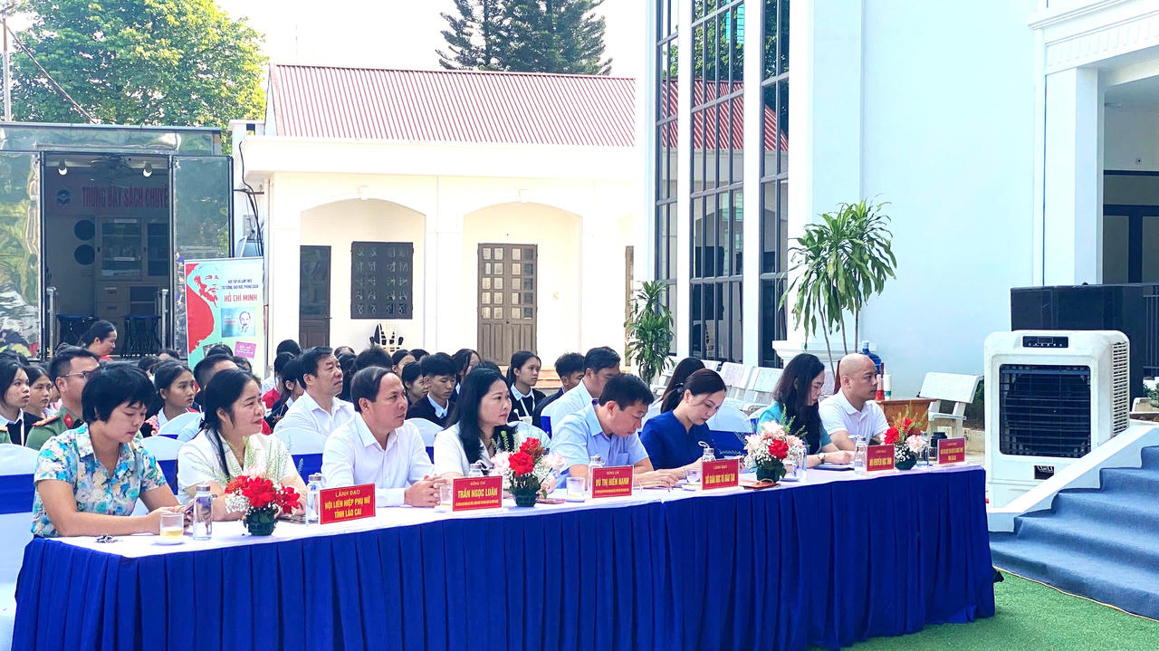 Các đại biểu tham dự buổi lễ (Ảnh: Sở VHTT & DL tỉnh Lào Cai)