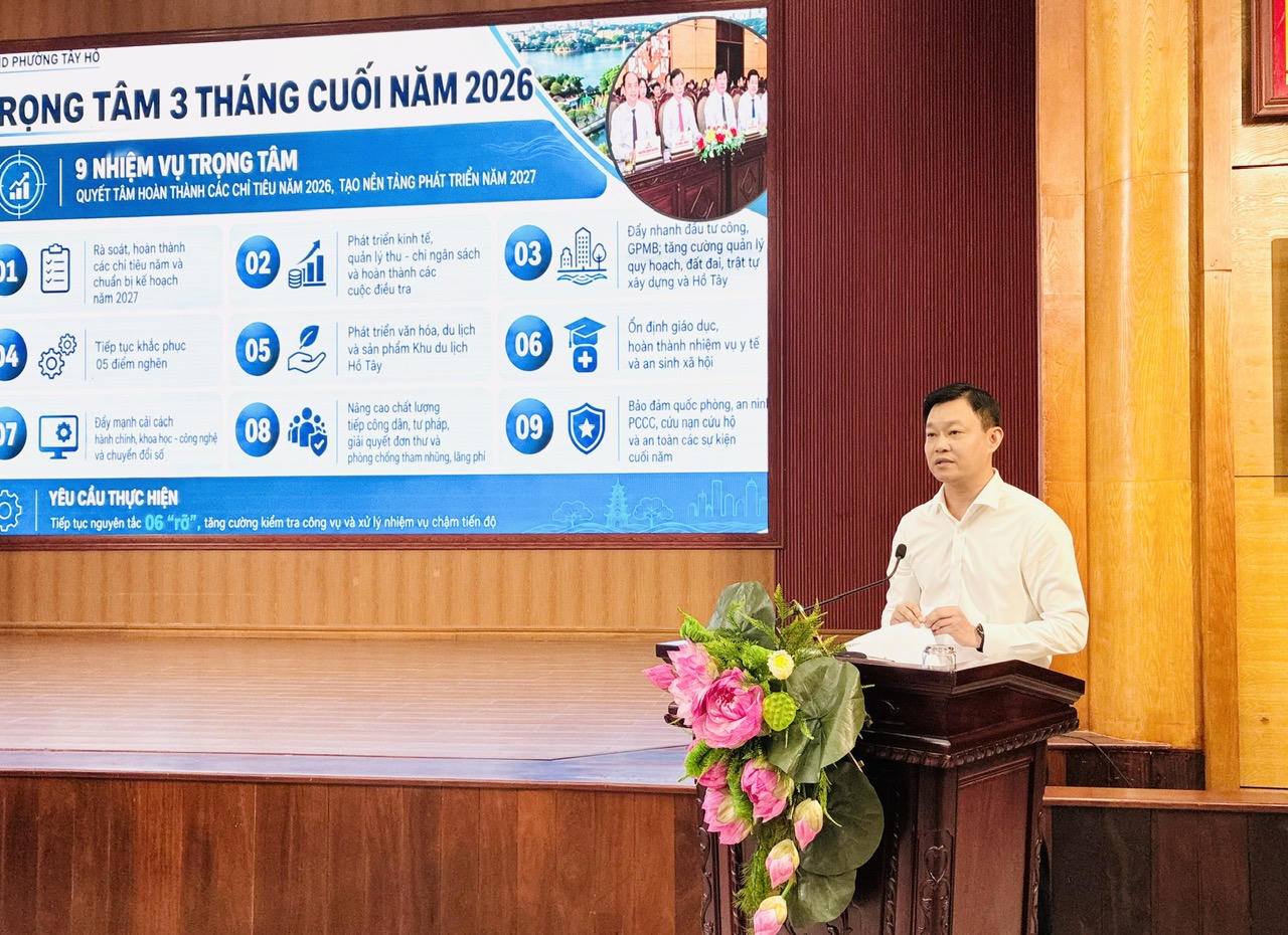 Phó Chủ tịch UBND phường Tây Hồ Bùi Tuấn Dương phát biểu tại Hội nghị  (Ảnh: Hồng Nhung).