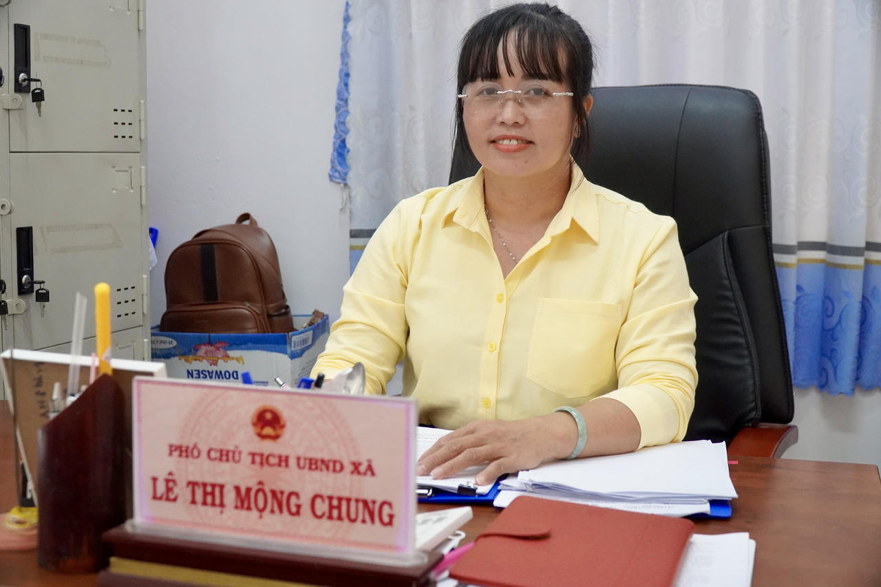 Bà Lê Thị Mộng Chung - Phó Chủ tịch UBND xã Long Phú Thuận. Ảnh: Kim Ngân