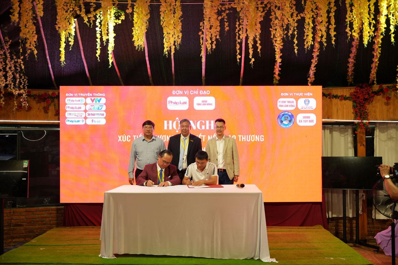 Các doanh nghiệp ký kết biên bản kết nối giao thương