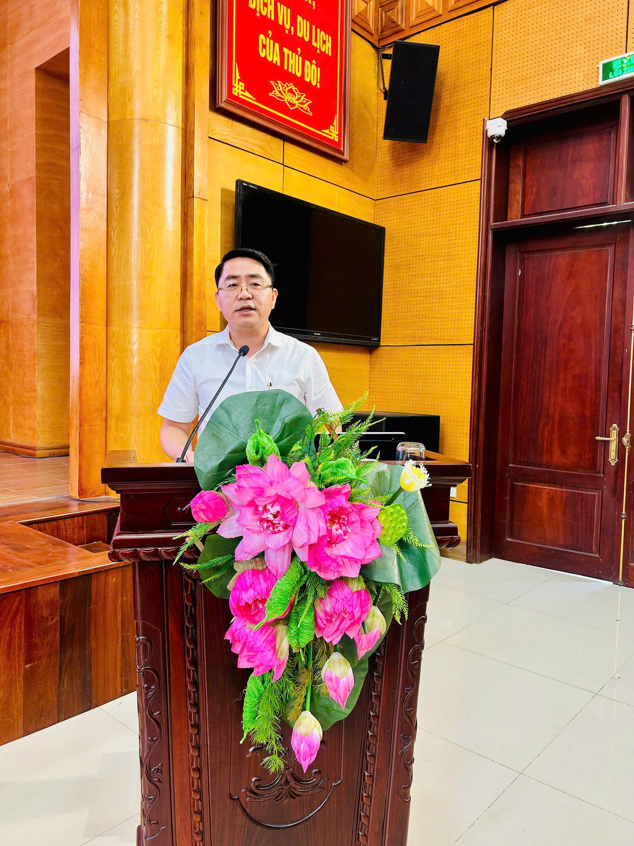 Trưởng ban Xây dựng Đảng phường Tây Hồ Nguyễn Mạnh Tiến phát biểu tại hội nghị (Ảnh: T.Dương)
