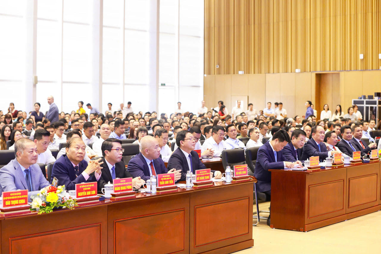 Phó Thủ tướng Chính phủ Hồ Quốc Dũng và các đại biểu tham dự Diễn đàn. (ảnh DĐDN)
