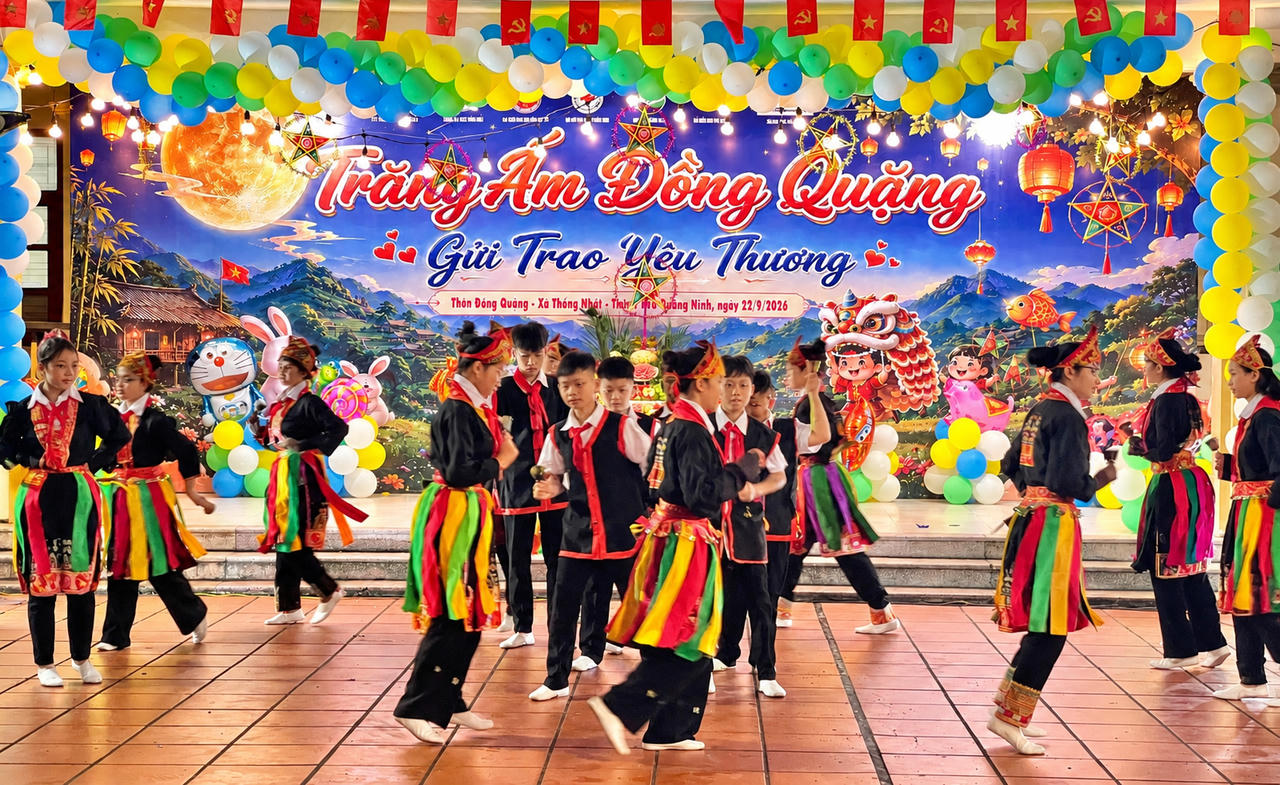 “Trăng ấm Đồng Quặng” mang niềm vui Trung thu đến trẻ em vùng cao