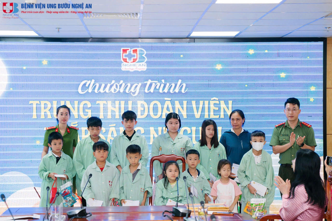Các phần quà&nbsp;Trung thu được&nbsp;trao tới bệnh&nbsp;nhi 