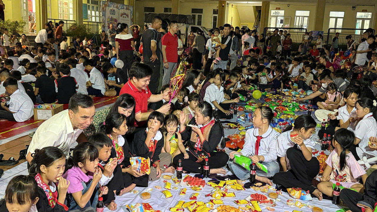 “Trăng ấm Đồng Quặng” mang niềm vui Trung thu đến trẻ em vùng cao