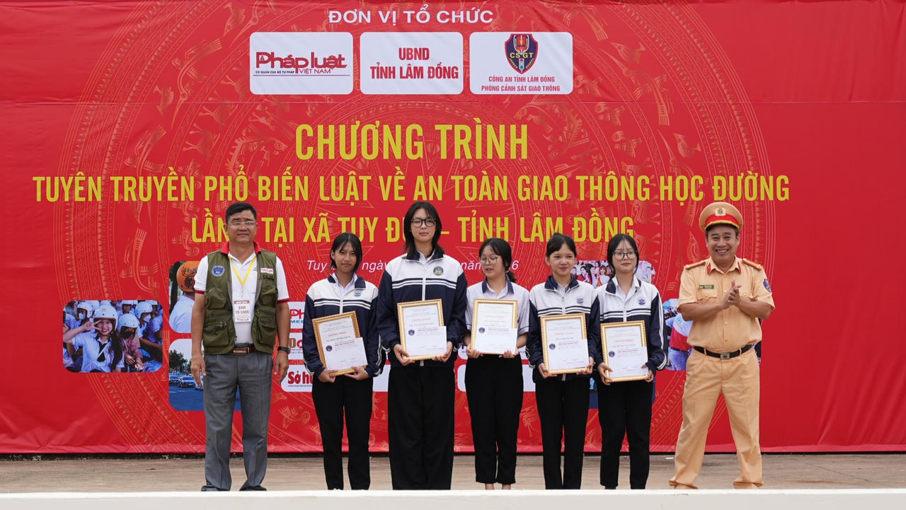 Nhìn lại hành trình Caravan Báo Pháp Luật Việt Nam lần thứ IV: Từ những cung đường đến ánh sáng nơi biên giới