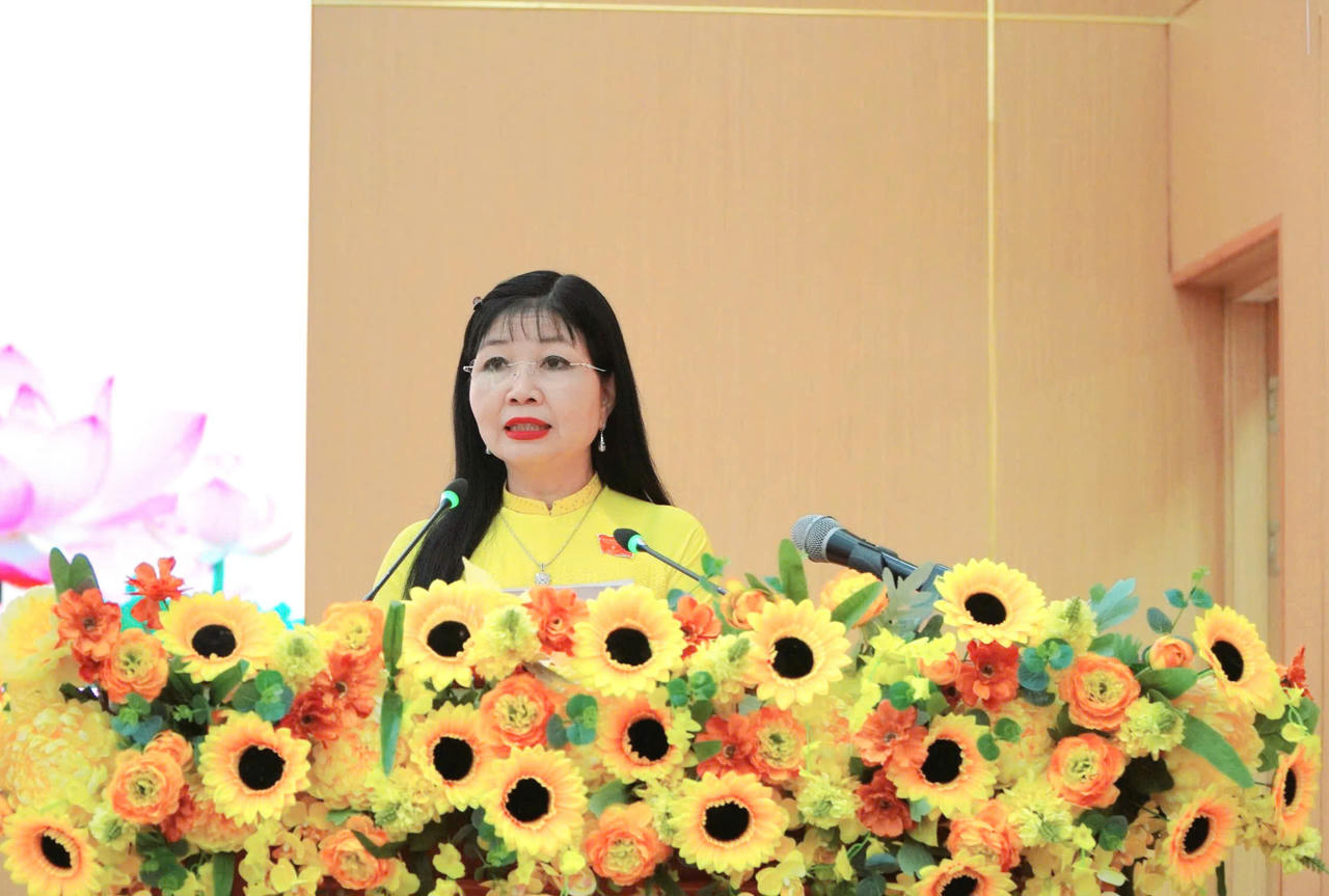 Tân Chủ tịch HĐND tỉnh An Giang Trần Thị Thanh Hương phát biểu bế mạc. Ảnh: Khánh Thùy