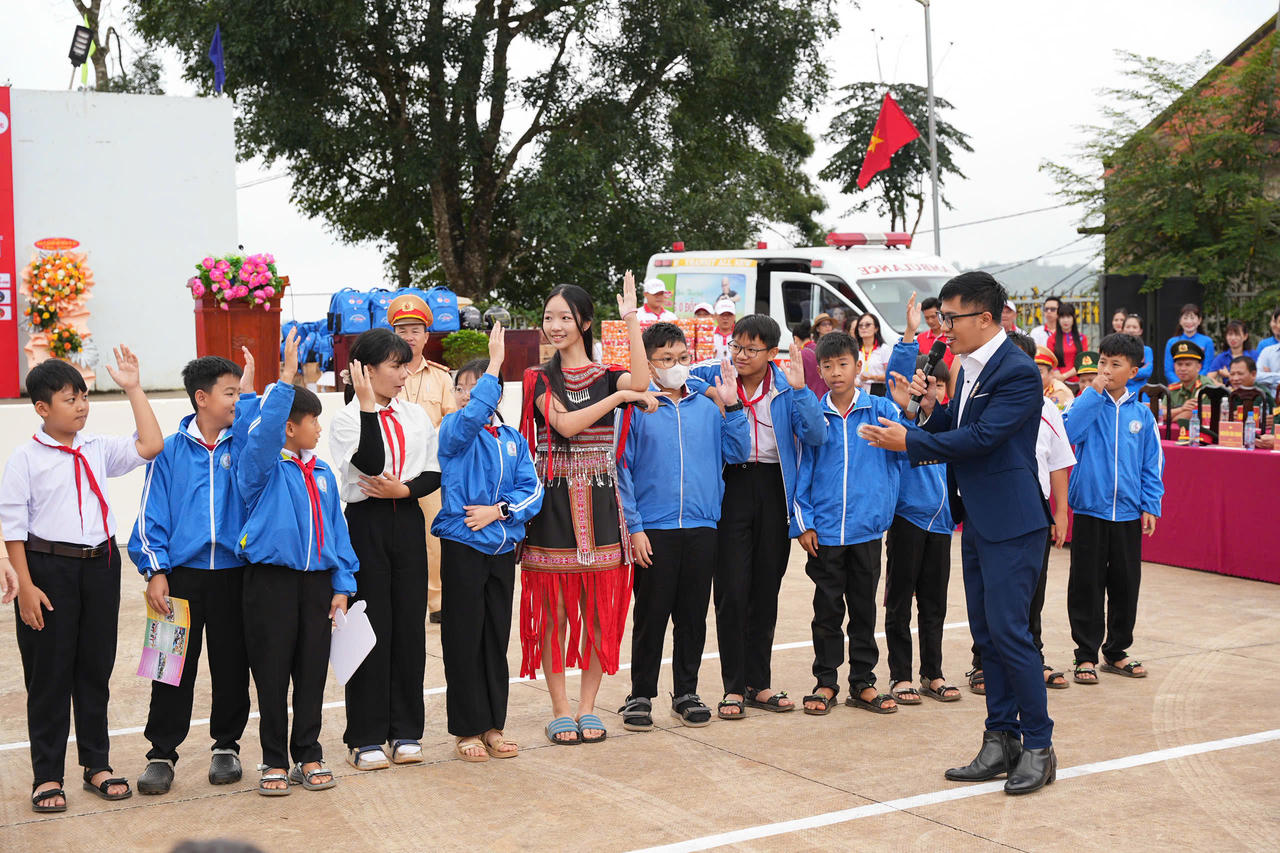 Nhìn lại hành trình Caravan Báo Pháp Luật Việt Nam lần thứ IV: Từ những cung đường đến ánh sáng nơi biên giới