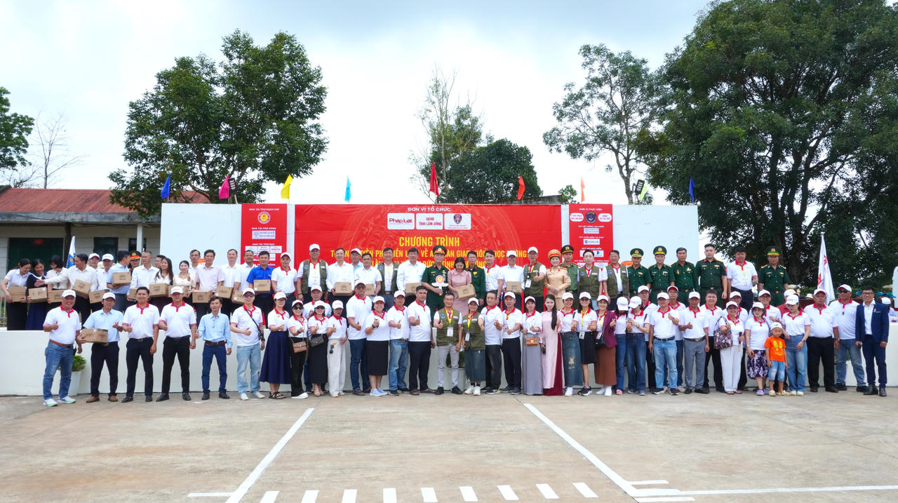Nhìn lại hành trình Caravan Báo Pháp Luật Việt Nam lần thứ IV: Từ những cung đường đến ánh sáng nơi biên giới