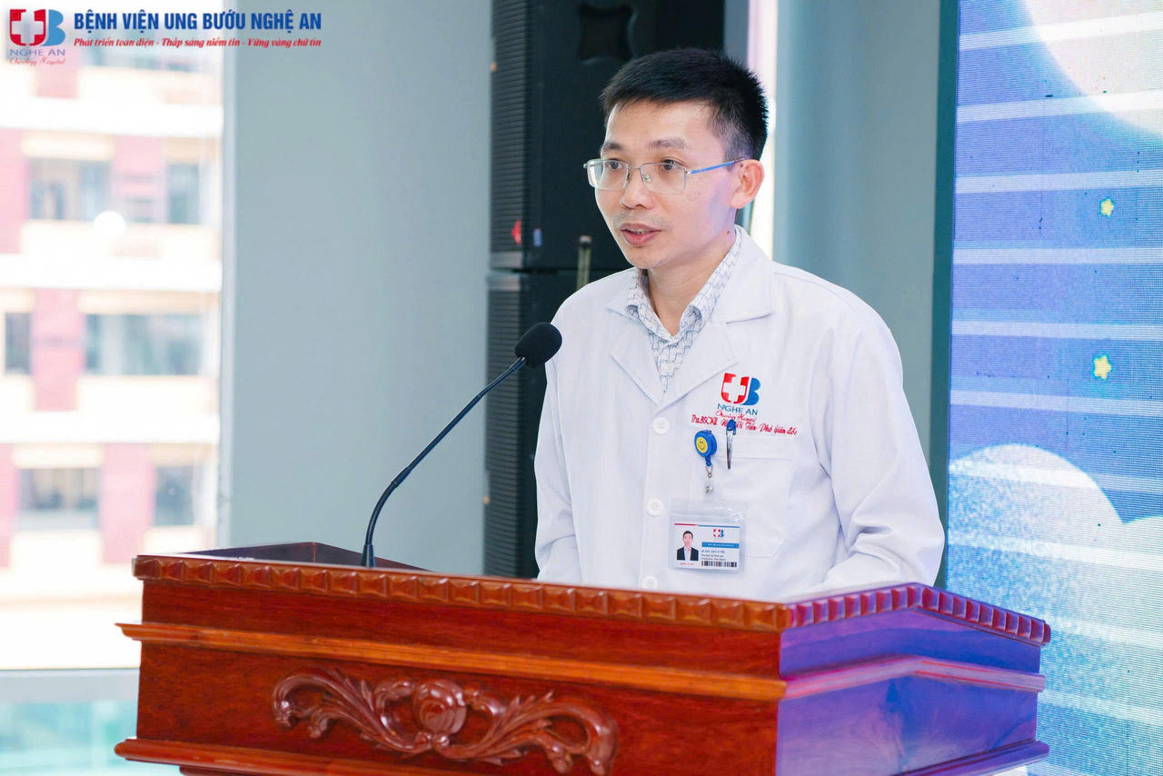 ThS.BSCKII Ngô Vi Tiến, Phó Giám&nbsp;đốc Bệnh viện&nbsp;Ung bướu Nghệ&nbsp;An