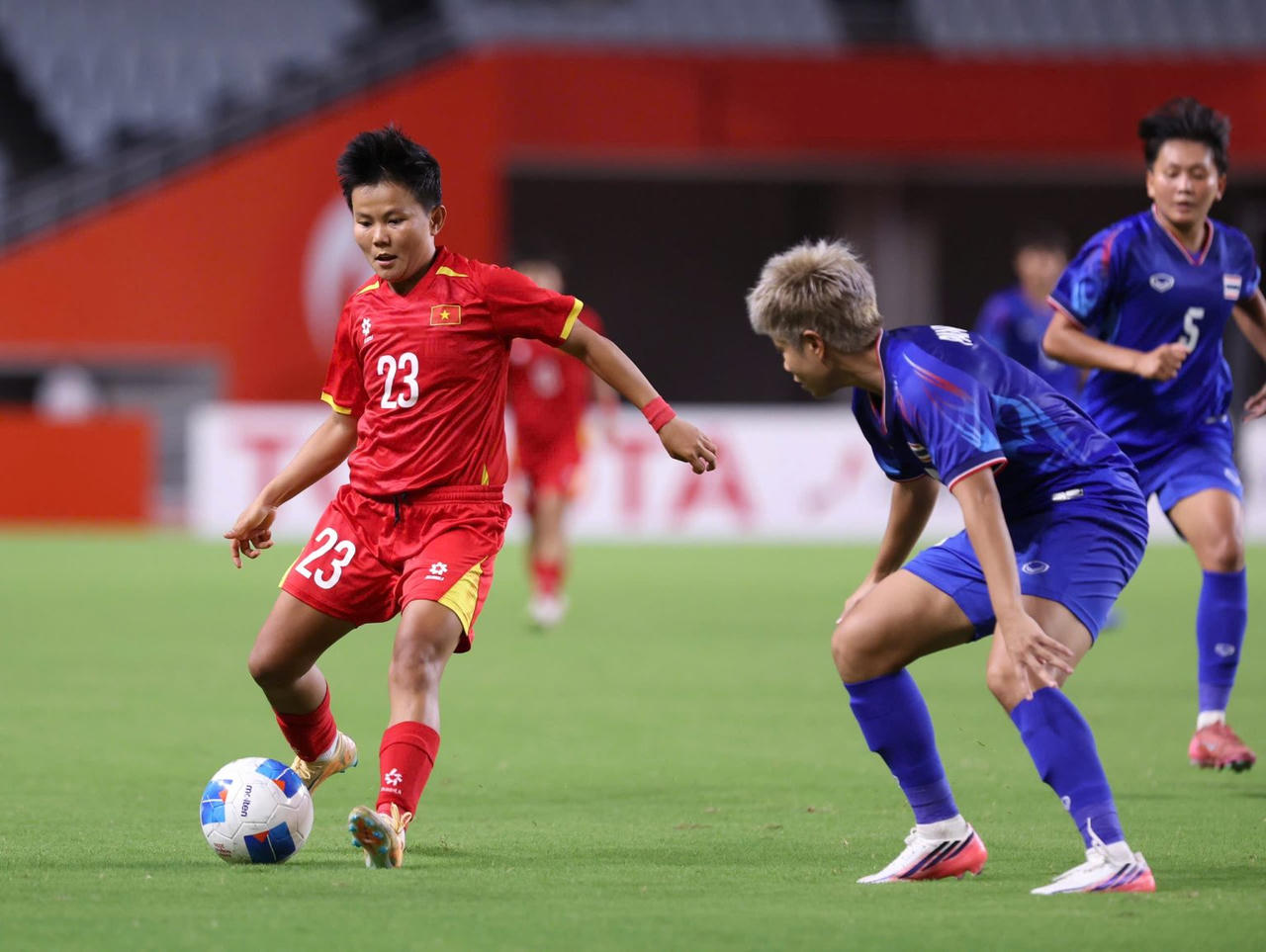 Đội tuyển nữ Việt Nam vào tứ kết ASIAD 20 sau khi hòa đội tuyển nữ Thái Lan (Ảnh VFF)