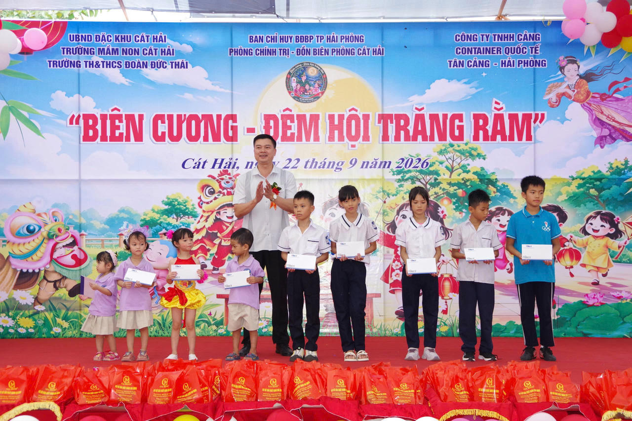 Ấm áp “Đêm hội trăng rằm” nơi biên giới biển Hải Phòng