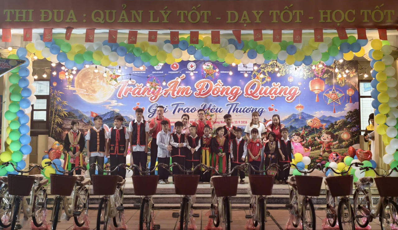 “Trăng ấm Đồng Quặng” mang niềm vui Trung thu đến trẻ em vùng cao