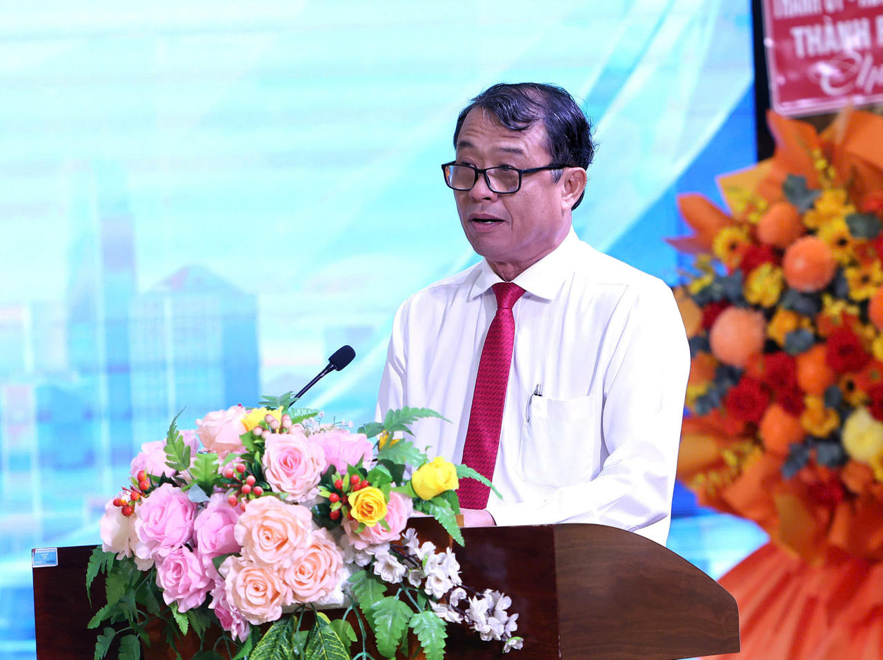 Ông Nguyễn Văn Khởi - Phó Chủ tịch UBND TP Cần Thơ đánh giá cao những đóng góp của Trường Đại học Nam Cần Thơ (Ảnh: Đình Thương)