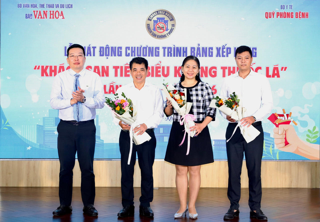 Tổng Biên tập Báo Văn Hóa Nguyễn Anh Vũ và Ban Giám khảo chương trình (Ảnh: P.V).