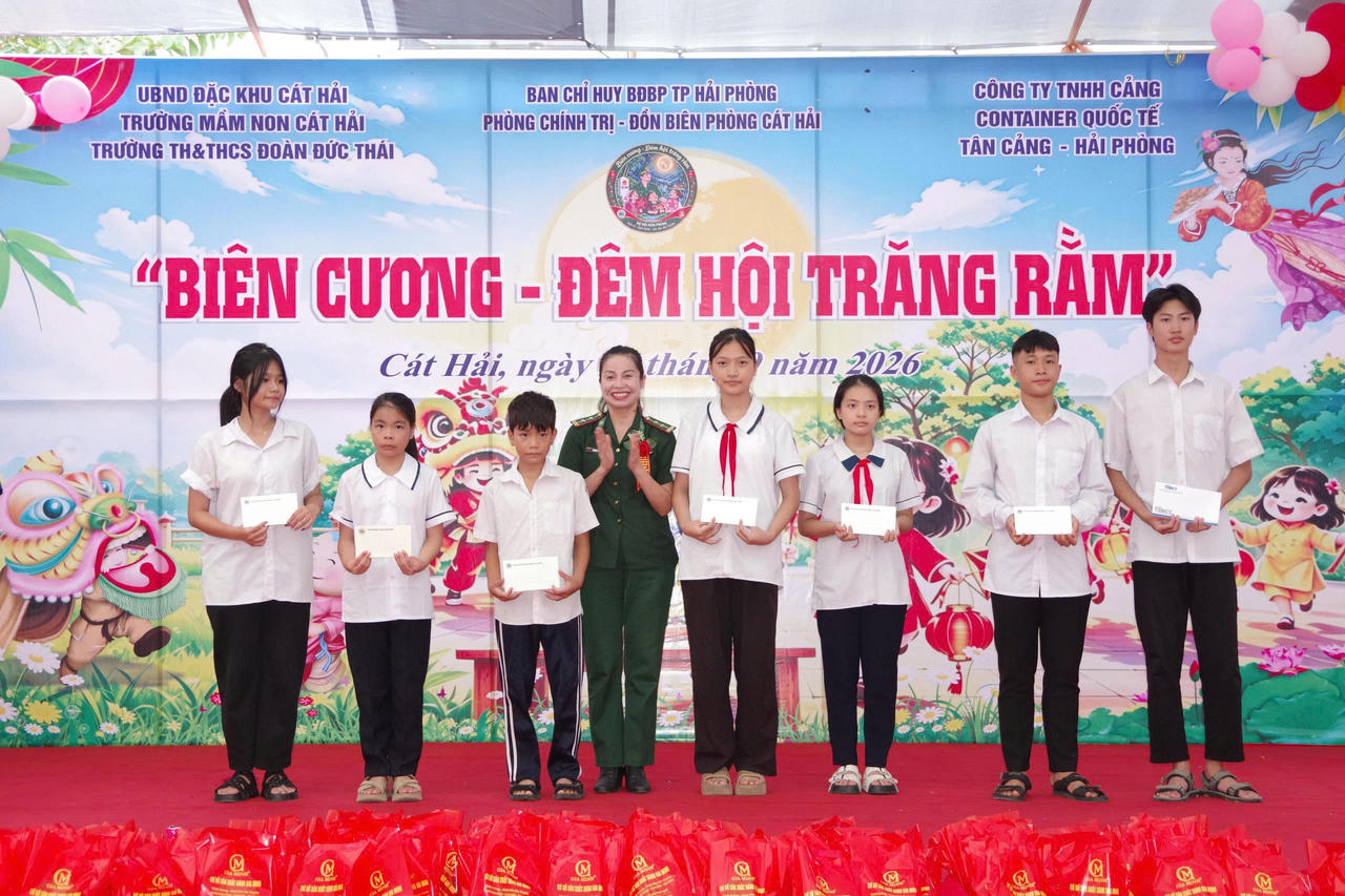 Ấm áp “Đêm hội trăng rằm” nơi biên giới biển Hải Phòng