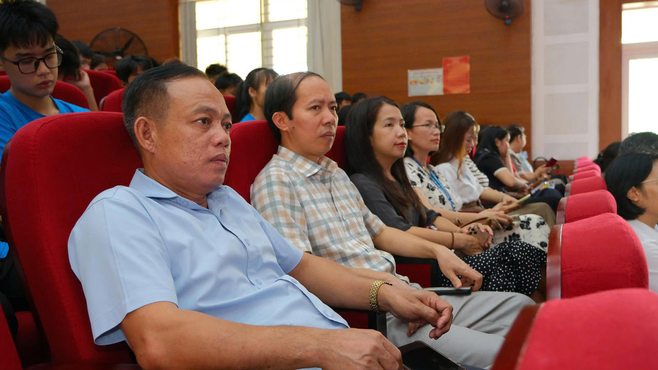 Đại biểu tham dự chương trình. (Ảnh: Trần Tuyền)