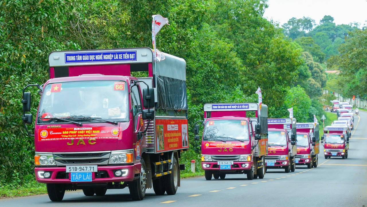 Nhìn lại hành trình Caravan Báo Pháp Luật Việt Nam lần thứ IV: Từ những cung đường đến ánh sáng nơi biên giới