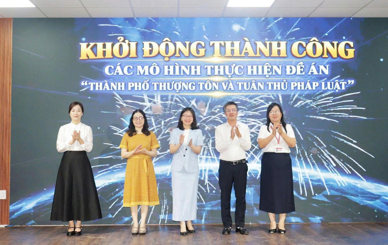 Phường An Biên khởi động các mô hình thực hiện Đề án "Thành phố thượng tôn và tuân thủ pháp luật". (ảnh Nguyên An)