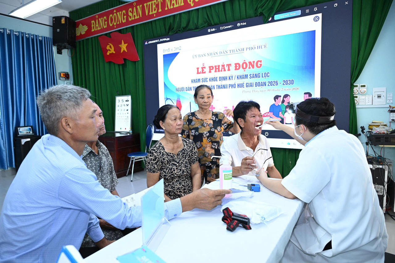 CDC Huế đẩy mạnh khám sức khỏe, sàng lọc nhằm phát hiện sớm bệnh tật và các yếu tố nguy cơ trong cộng đồng. Ảnh CDC cung cấp