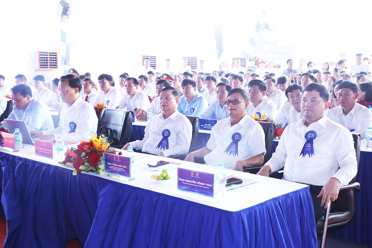 Các đại biểu tham dự buổi lễ.(Ảnh Cổng thông tin điện tử tỉnh Bắc Ninh)