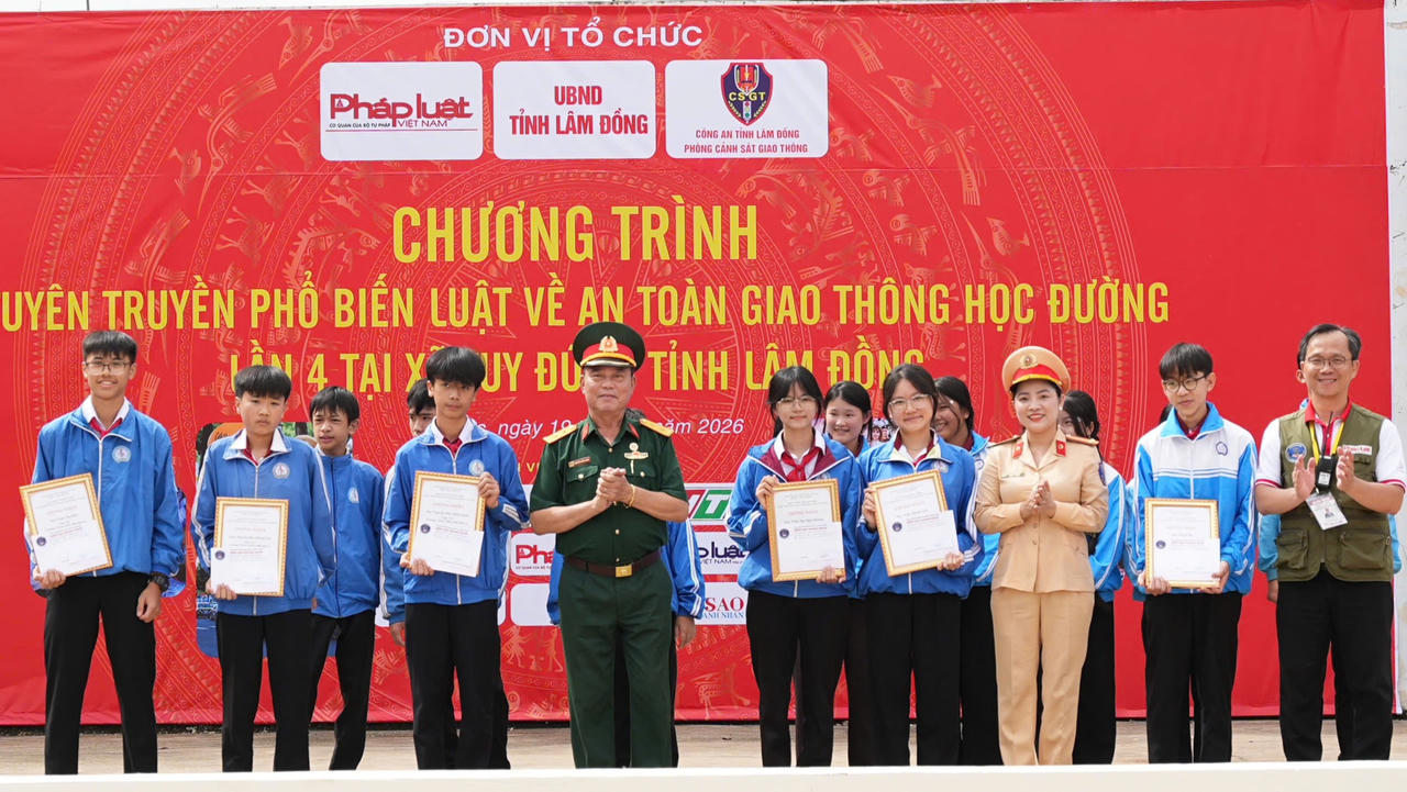 Nhìn lại hành trình Caravan Báo Pháp Luật Việt Nam lần thứ IV: Từ những cung đường đến ánh sáng nơi biên giới