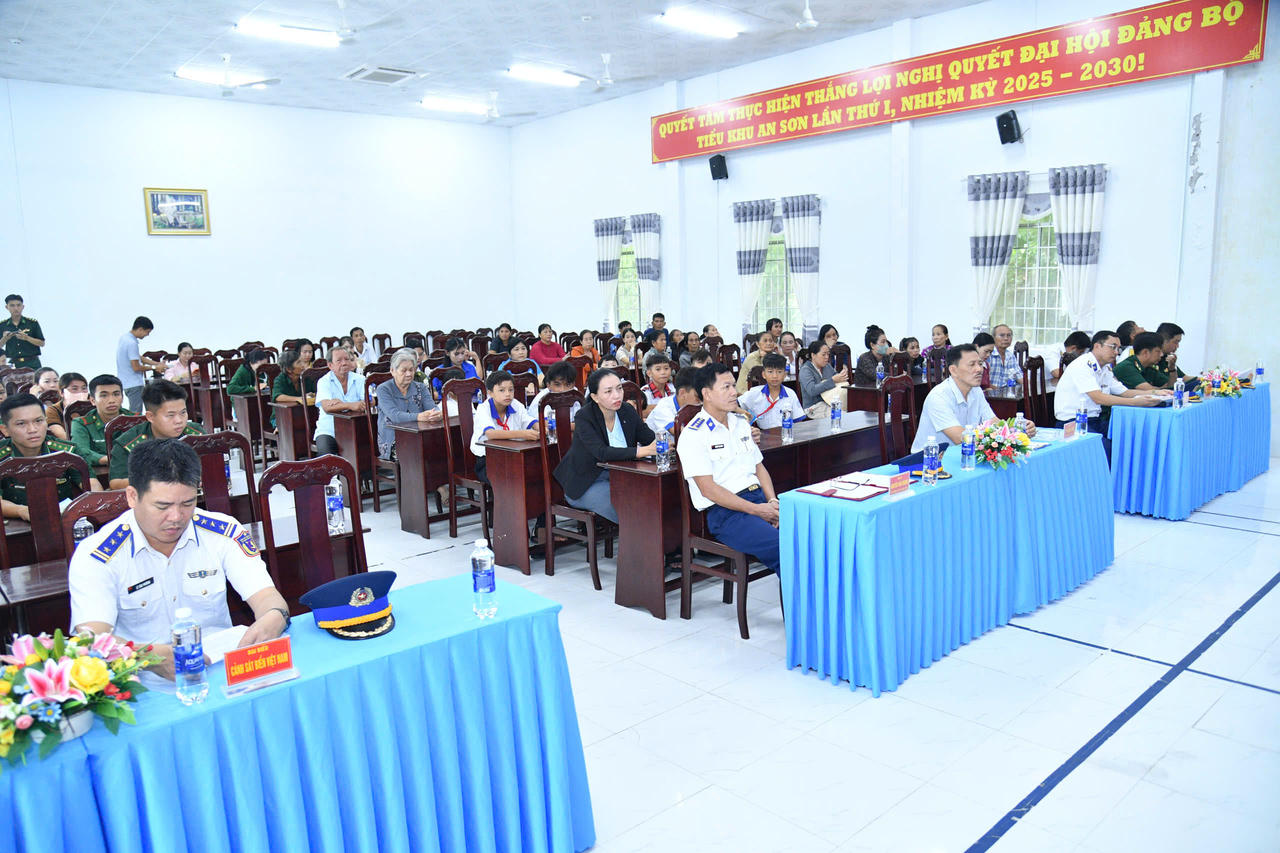 Quang cảnh chương trình. Ảnh: Đức Thái 