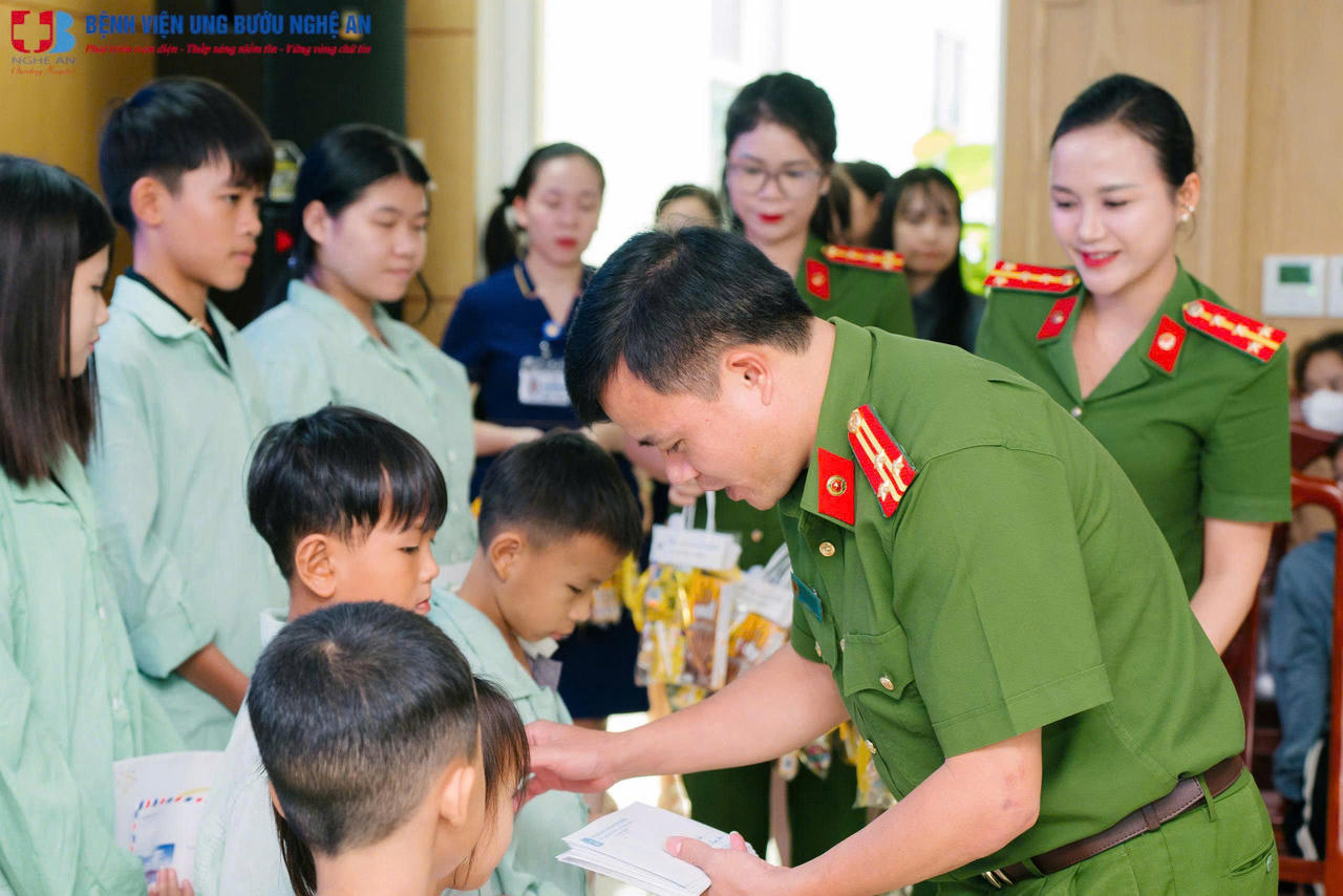 Trung thu đoàn viên tại Bệnh viện Ung bướu Nghệ An
