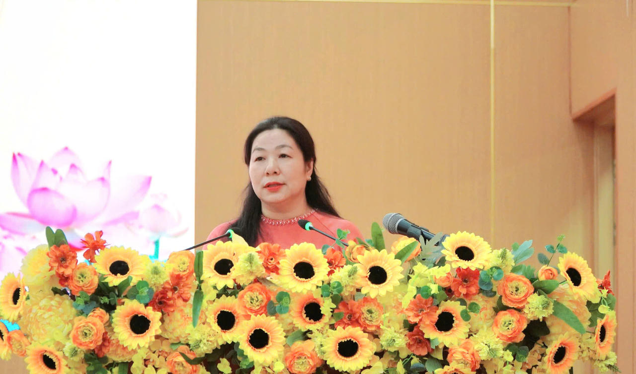 Phó Chủ tịch Thường trực HĐND tỉnh An Giang Lê Hồng Thắm phát biểu. Ảnh: Khánh Thùy