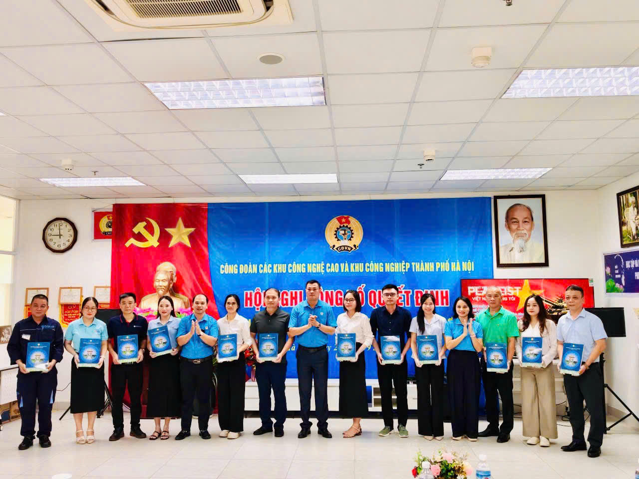Hà Nội thành lập 13 công đoàn cơ sở, kết nạp 1.150 đoàn viên